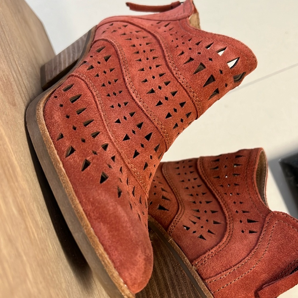 Sofft Burnt Orange wedges